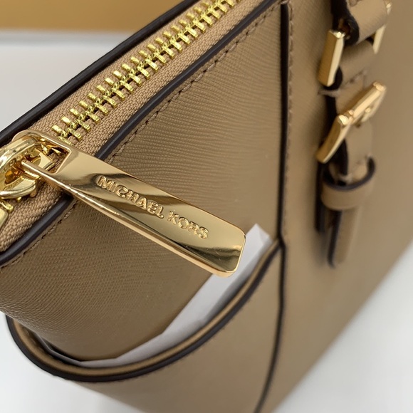 MICHAEL KORS
Jet Set Lg Crossgrain Leather Top-Zip Charlotte Tote Shoulder
Camel - Picture 5 of 16